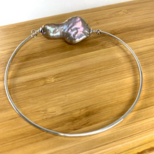 Load image into Gallery viewer, Pearl Bangle