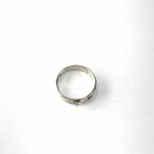 Load image into Gallery viewer, Reticulated Band with Gold Dots