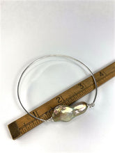 Load image into Gallery viewer, Pearl Bangle