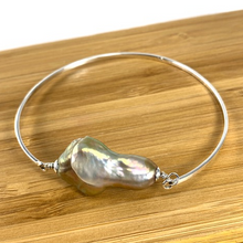 Load image into Gallery viewer, Pearl Bangle
