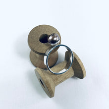 Load image into Gallery viewer, Carved Pearl Solitaire Ring
